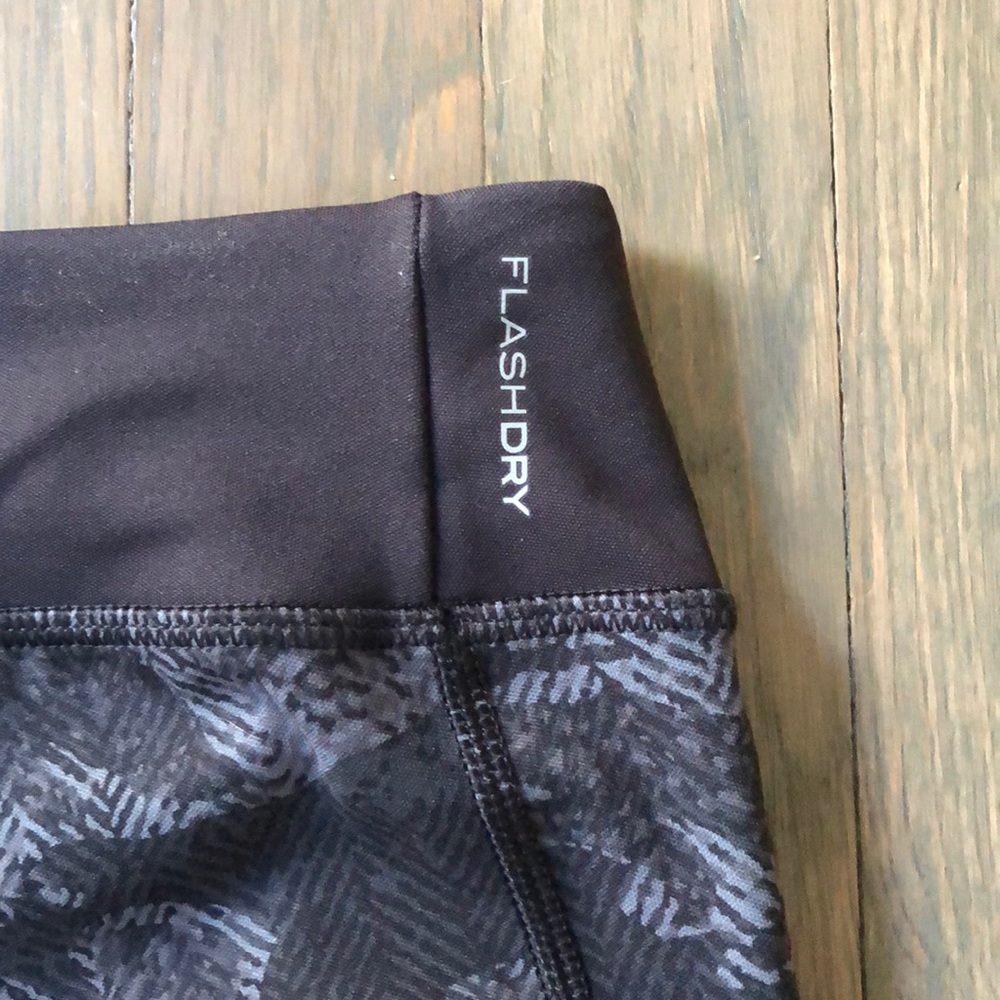 The North Face NWT capri leggings🧘‍♀️🧗‍♀️❤️🔥🍂 - Picture 12 of 12